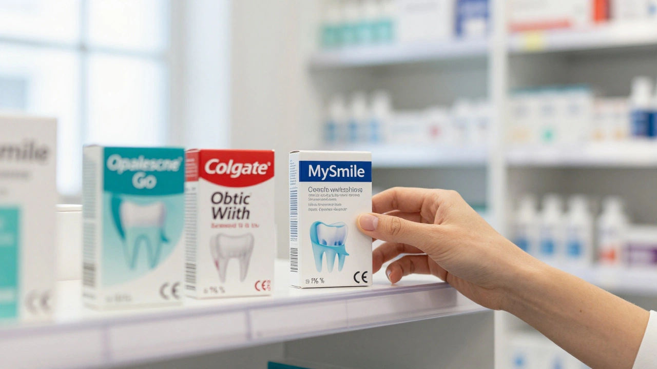 Na police v lékárně jsou uspořádané tři ověřené sady na bělení zubů s viditelnými označeními.