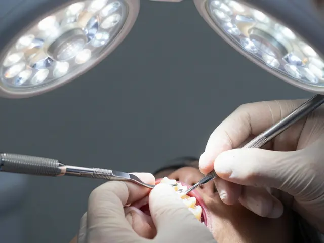 Kompozitní fazety cena: Jak ovlivňuje počet faset cenu a výslednou estetiku?