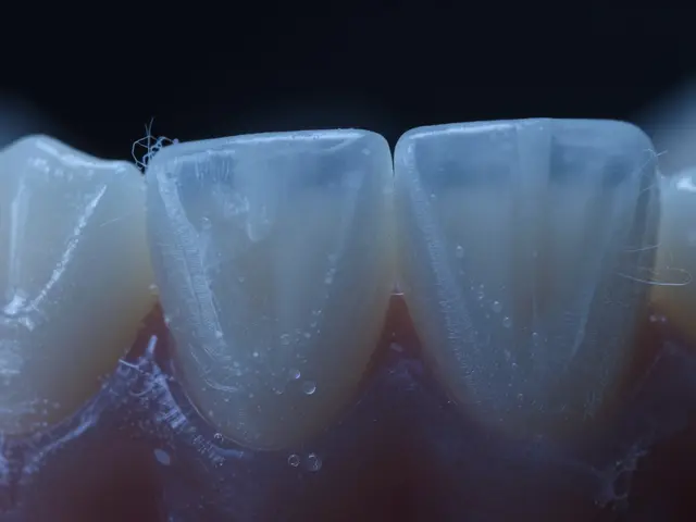 Proč si čistit zuby před snídani? Kompletní návod pro zdravé ústní dutiny